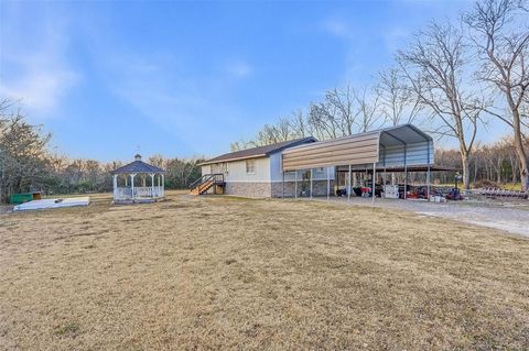 Photo of 4900 Cordell Street, Greenville, TX 75401 (MLS # 21133887)