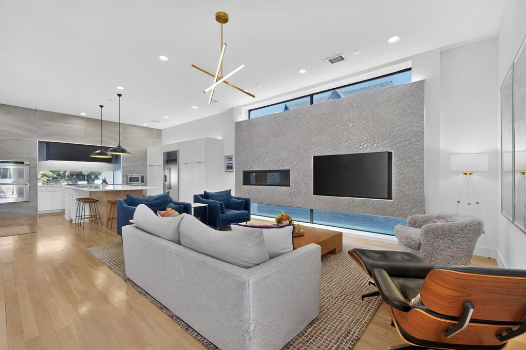 6915 Pasadena Avenue