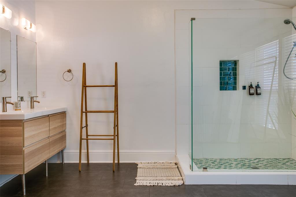 Dallas Land & Loan 02 - Residential