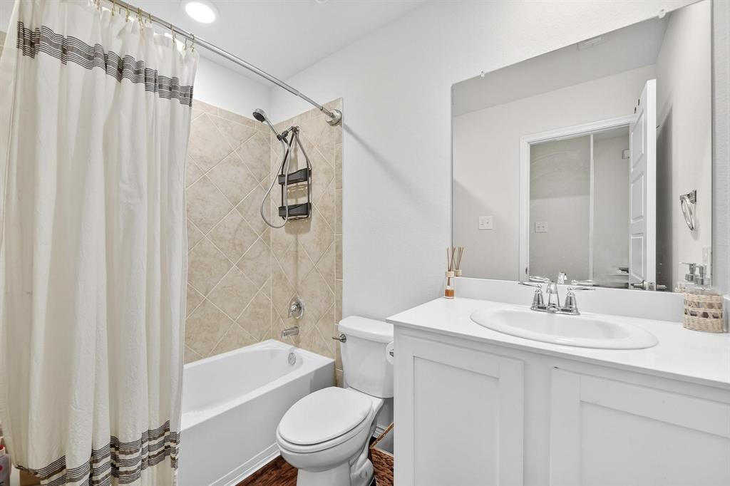 Valencia On The Lake - Residential Lease