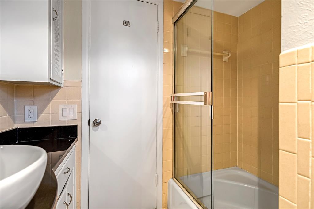 Williamsburg 02 Condo - Residential