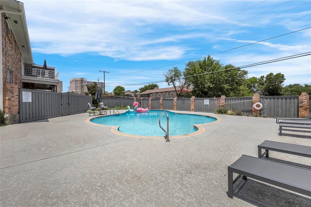 Williamsburg 02 Condo - Residential