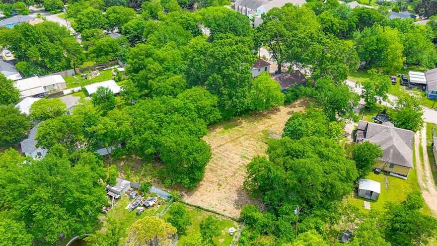 Investment opportunity in Corsicana with approximately 0.455 acres zoned MF-2 (multifamily), offering strong potential for multi-unit development. The property has been replatted into one oversized lot with a variance reducing minimum lot width, allowing for more flexible building options.
Based on preliminary planning, the site may accommodate multiple units, including potential for a duplex or quadplex, subject to city approval. Utilities including water and electric are available at the road, with sewer access nearby.
Located in an established area with close proximity to downtown Corsicana and major roadways, this property is well positioned for rental or long-term investment potential.
Owner financing available with 10% down, 10-year term, 11.99% interest, and no prepayment penalty. Monthly payment includes principal, interest, taxes, and escrow fee. Buyer to verify all zoning, utilities, and development requirements.