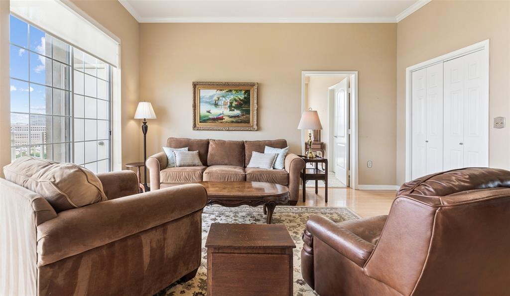 RENAISSANCE ON TURTLE CREEK CO - Residential