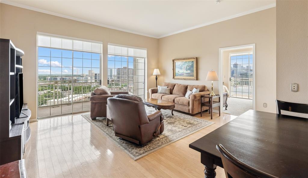 RENAISSANCE ON TURTLE CREEK CO - Residential