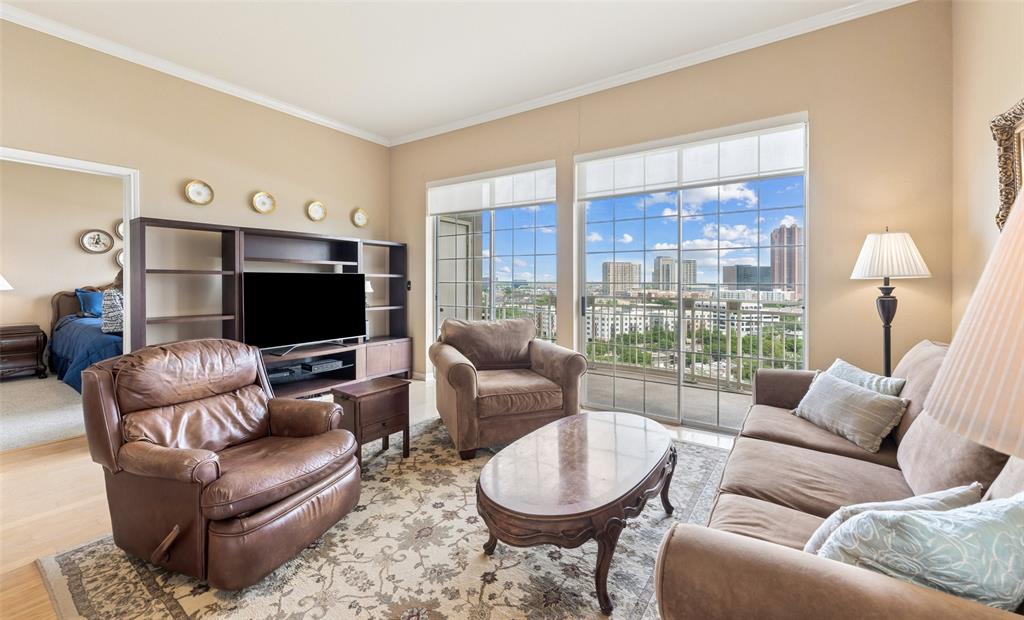 RENAISSANCE ON TURTLE CREEK CO - Residential