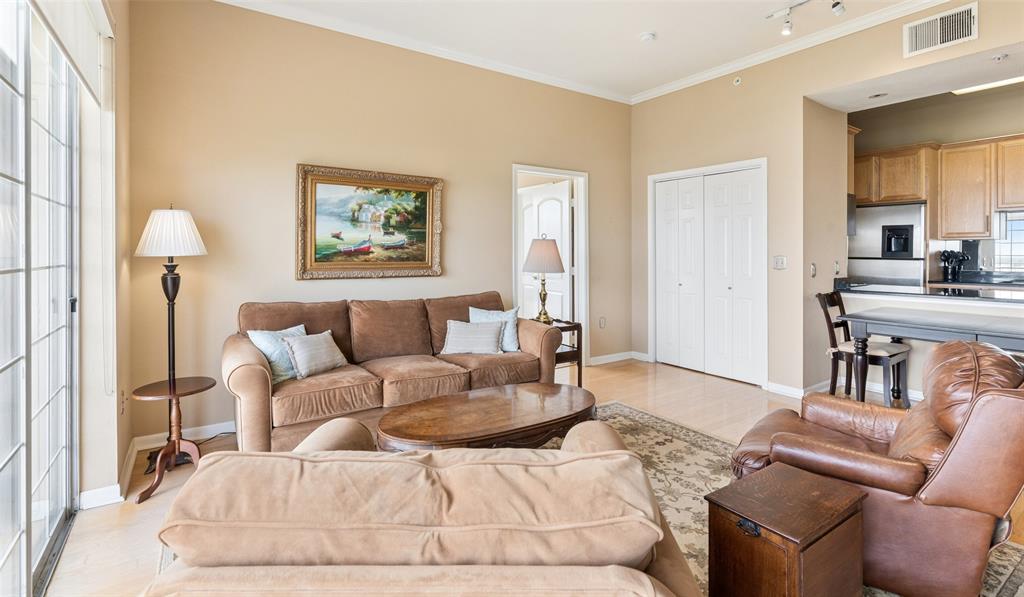 RENAISSANCE ON TURTLE CREEK CO - Residential