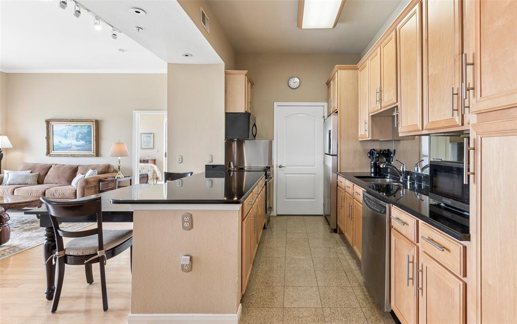 RENAISSANCE ON TURTLE CREEK CO - Residential