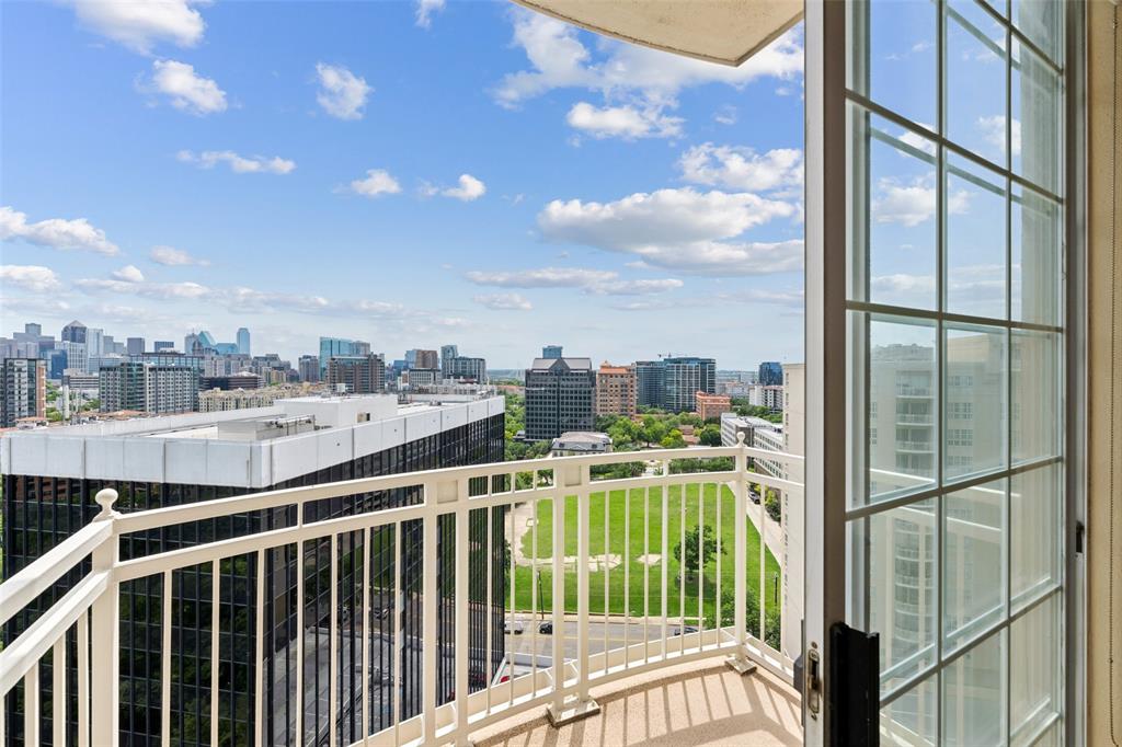 RENAISSANCE ON TURTLE CREEK CO - Residential