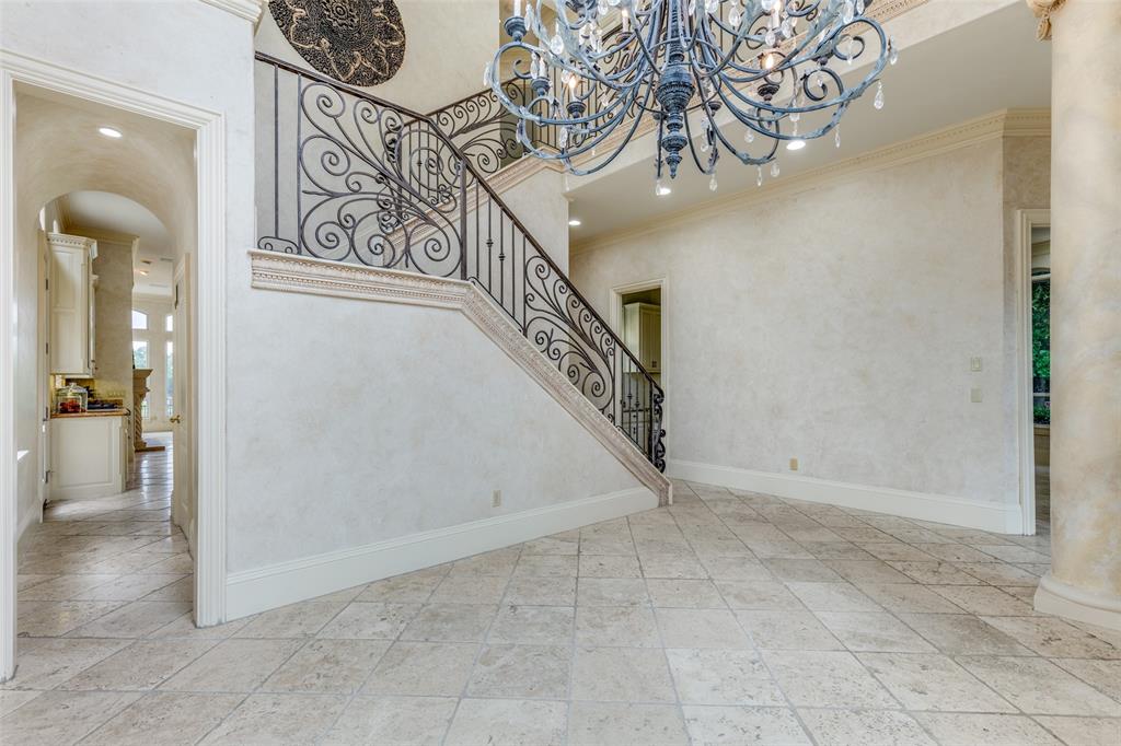 5528 Gleneagles Drive