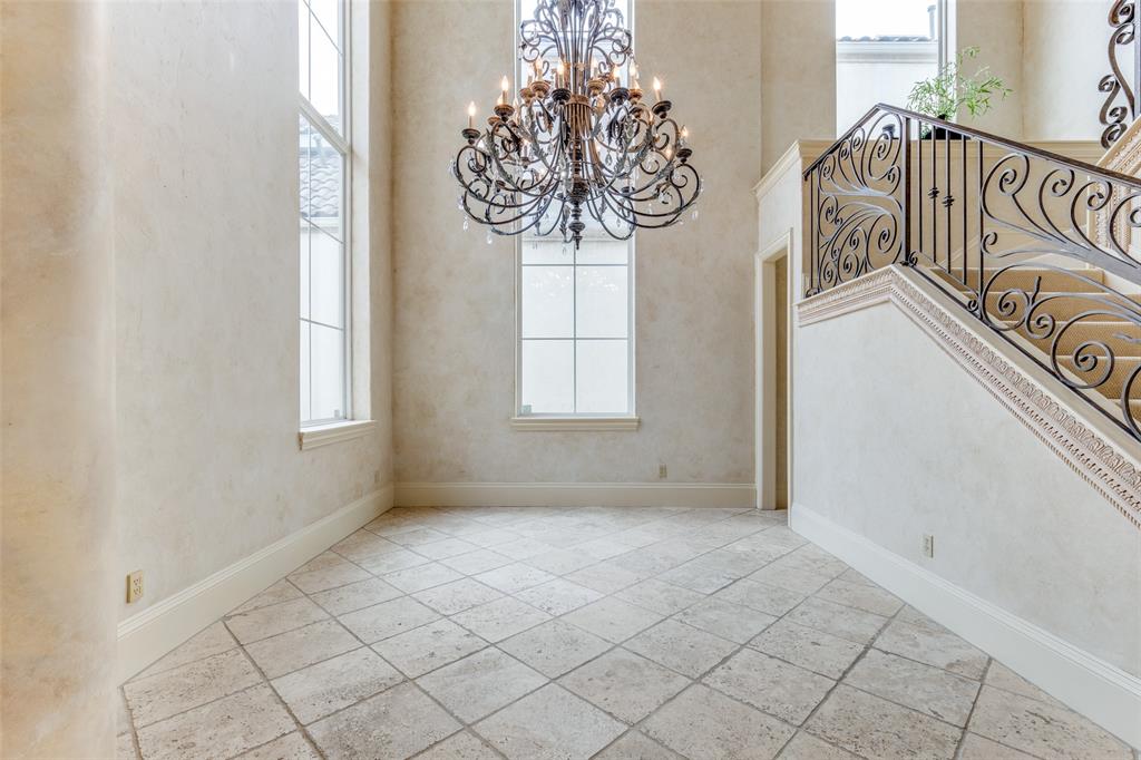 5528 Gleneagles Drive