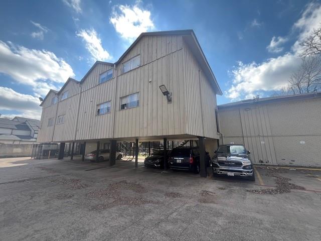 5010 Bowser Avenue 106