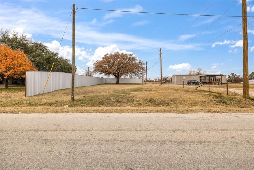.153 Acre Lot for Sale in De Leon, TX

Small but perfectly positioned lot in the city of De Leon! This .153-acre property is ready for your next project, whether you’re planning a new home build or installing a mobile home. Utilities are in place, including city water, electric, and sewer, making development quick and easy. Quiet, convenient location with easy access to town amenities. Don’t miss this affordable opportunity to own land in De Leon!