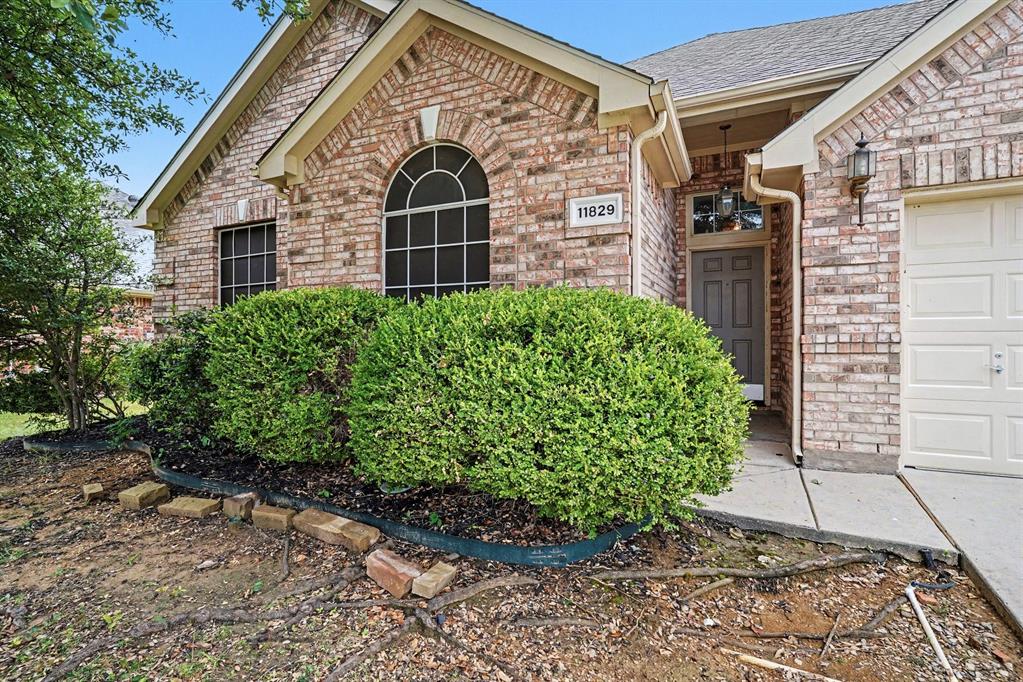 11829 Warbler Lane