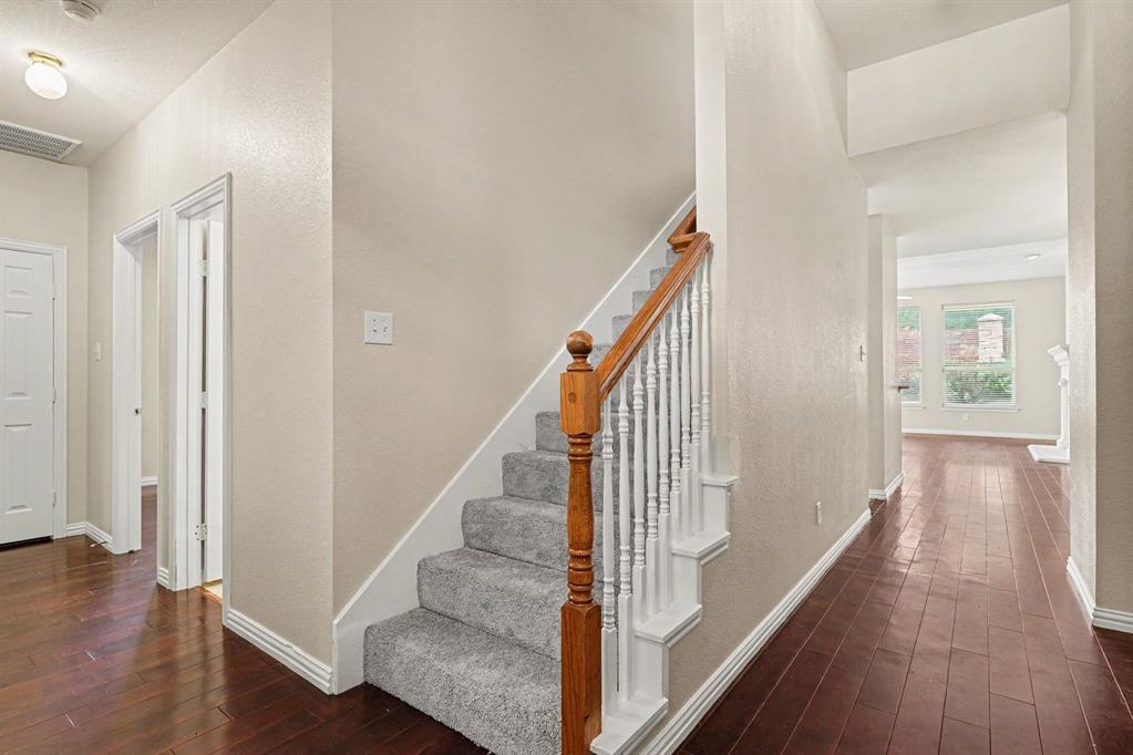 11829 Warbler Lane