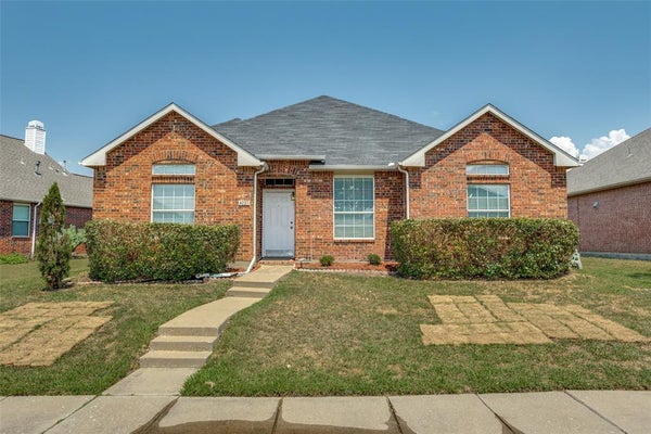 4021 CARRINGTON DR, GARLAND, TX 75043 - Image 671db52e1a22b7fd01286ddaa8f92d38/3549383110