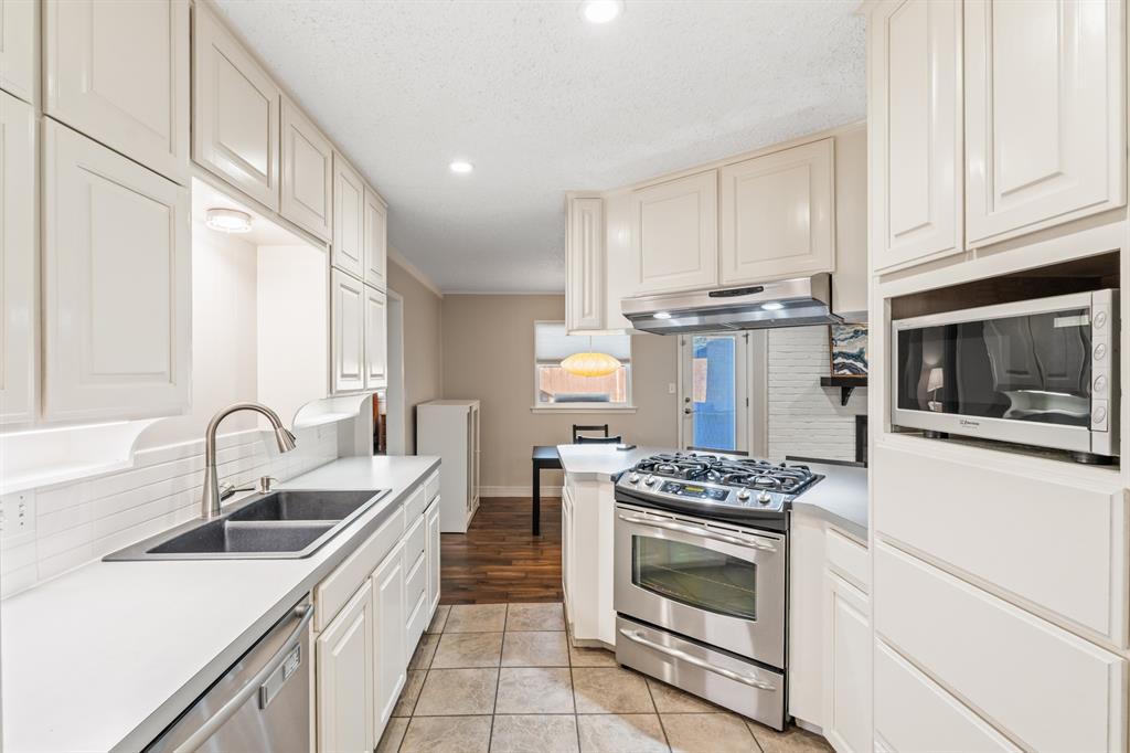 1432 Foothill Drive