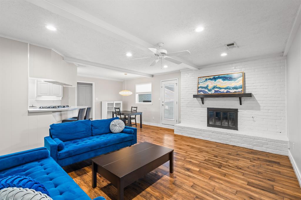 1432 Foothill Drive