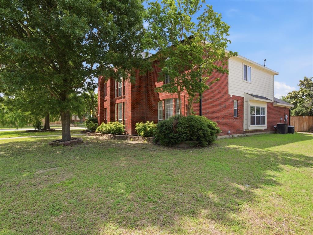 1332 Hillcrest Drive