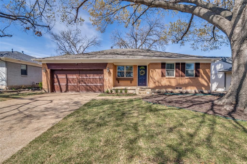 Photo of 10651 Larchfield Lane, Dallas, TX 75238 (MLS # 21209076)