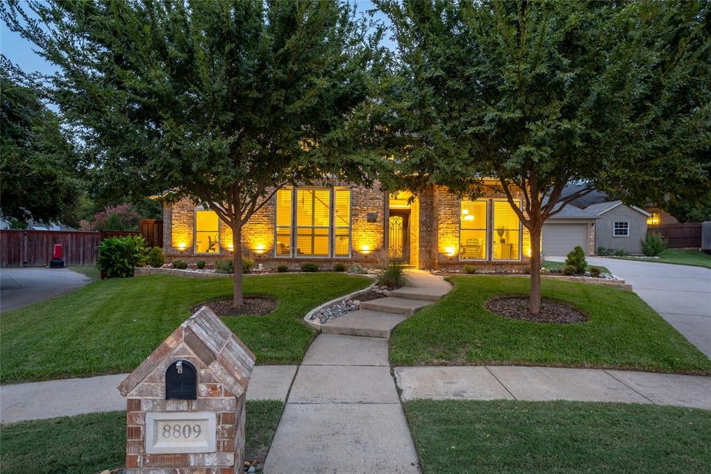 8809 Hedge Row Court