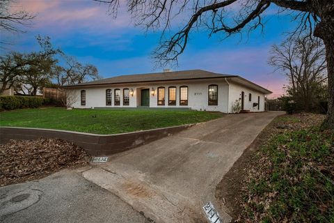 2111 Woodhaven Drive Arlington TX 76010