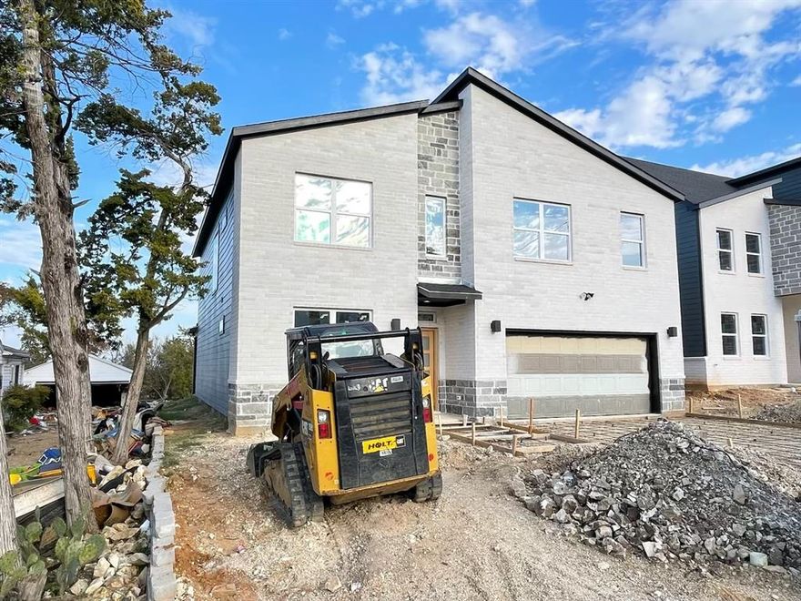 Great opportunity to own a new single family home on a huge lot. This property is located just a few minutes from uptown and downtown Dallas, with a great view of the city from its backyard. This new construction has a contemporary design with open floor plan, four bedrooms, 3 and a half baths, an office and lots of storage. This home is part of a development of seven new construction homes.