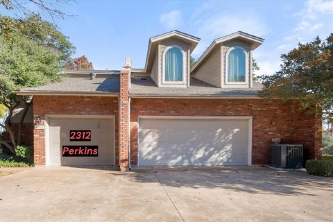 Photo of 2312 Perkins Road, Arlington, TX 76016 (MLS # 21131772)