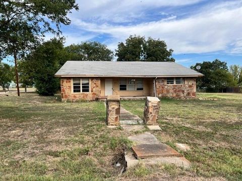 Photo of 502 Meridian St, Cranfills Gap, TX 76637 (MLS # 21091795)