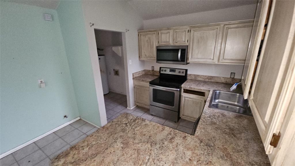 1221 Nicole Way