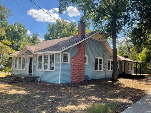 A home in Corsicana