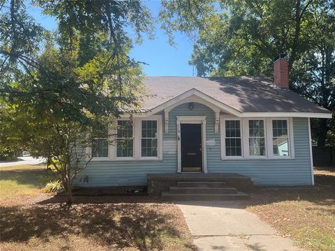 A home in Corsicana