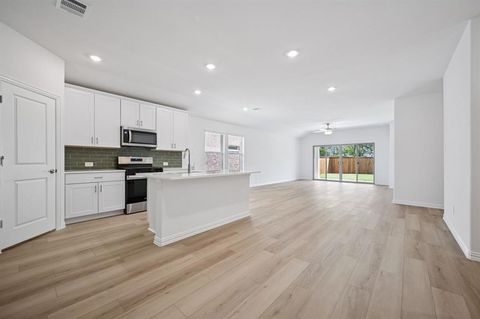 813 London Town Lane Princeton TX 75071