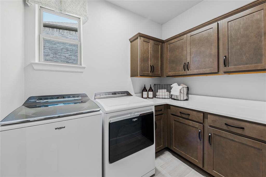 Valencia on the Lake - Residential