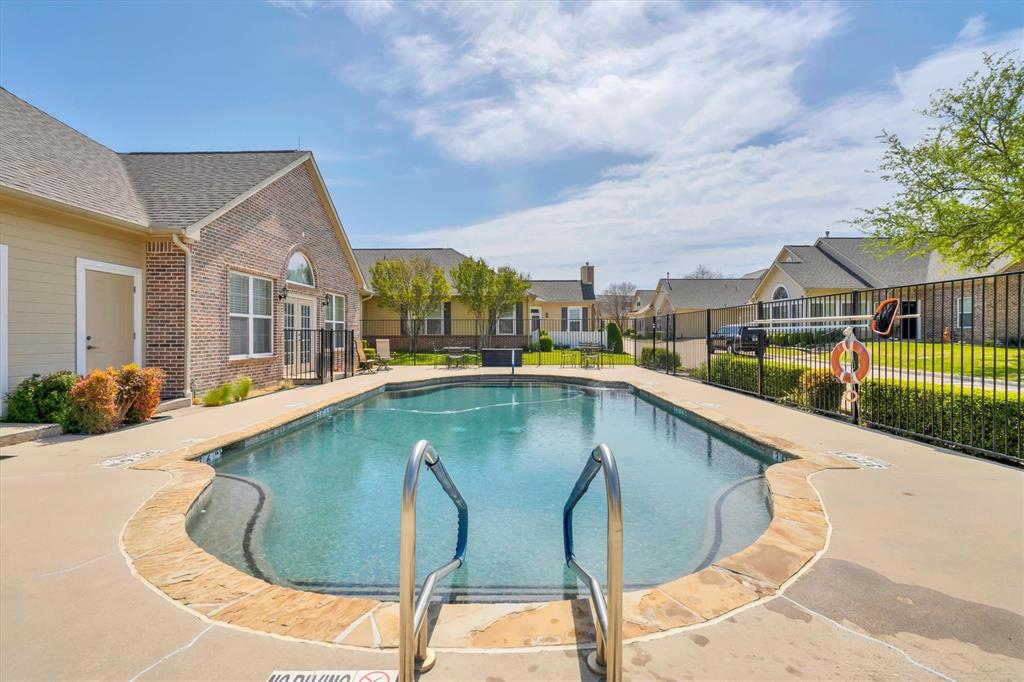 VILLAGE AT PRESTONWOOD CONDOMINIUMS - Residential