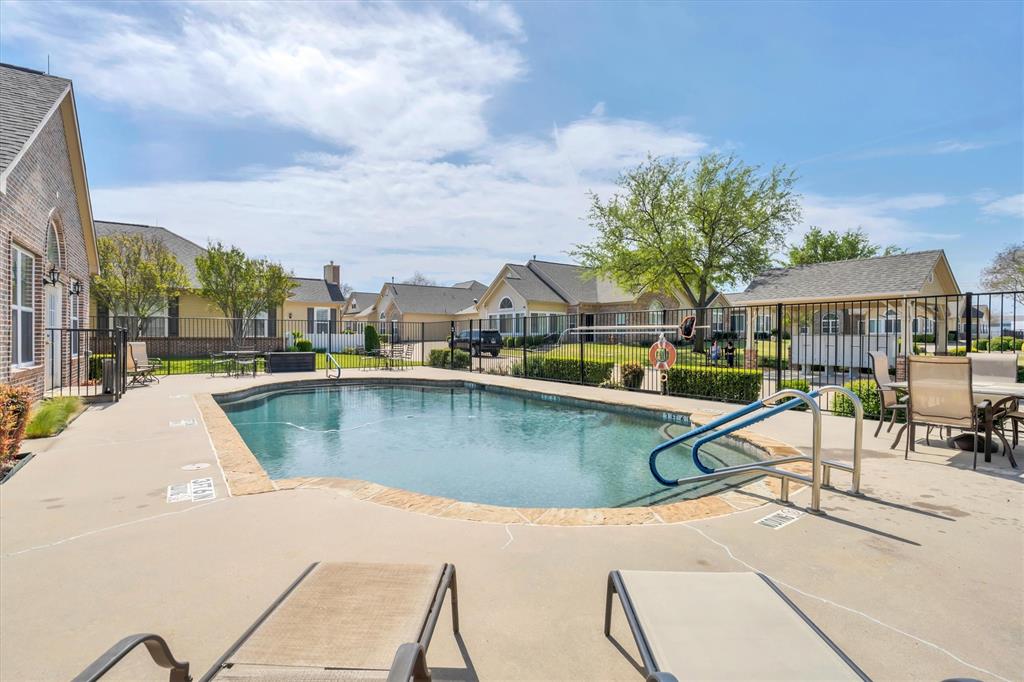 VILLAGE AT PRESTONWOOD CONDOMINIUMS - Residential