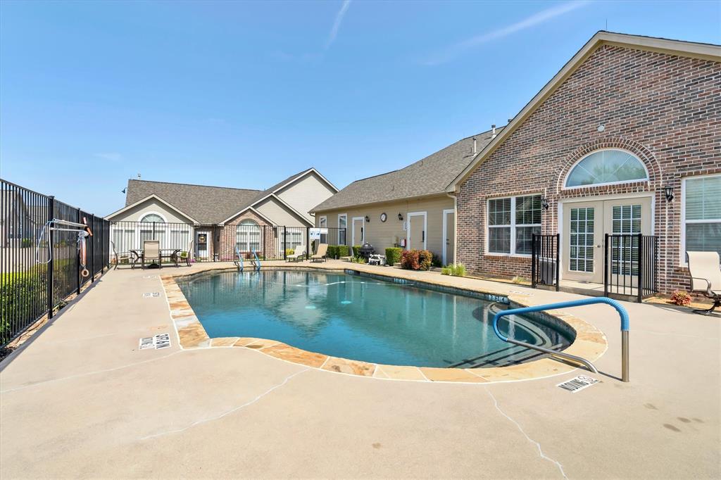 VILLAGE AT PRESTONWOOD CONDOMINIUMS - Residential