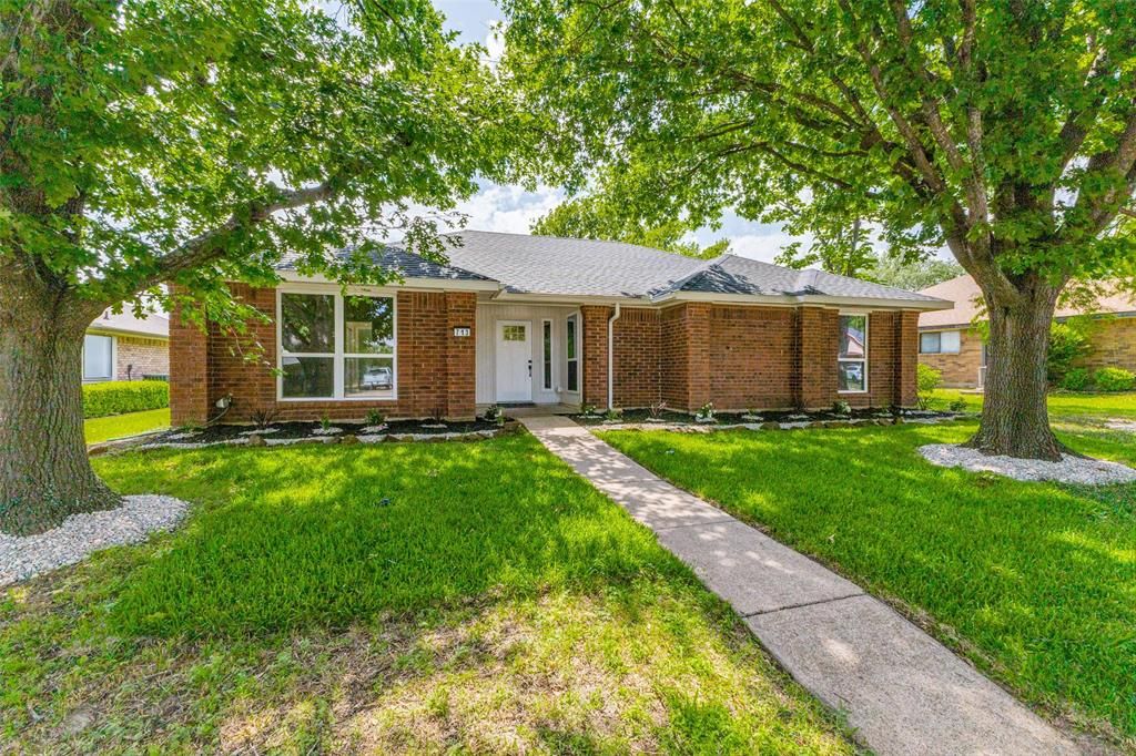 Photo of 713 Bridgewater Lane, Mesquite, TX 75181 (MLS # 21268414)