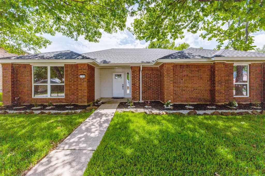 Photo of 713 Bridgewater Lane, Mesquite, TX 75181 (MLS # 21268414)