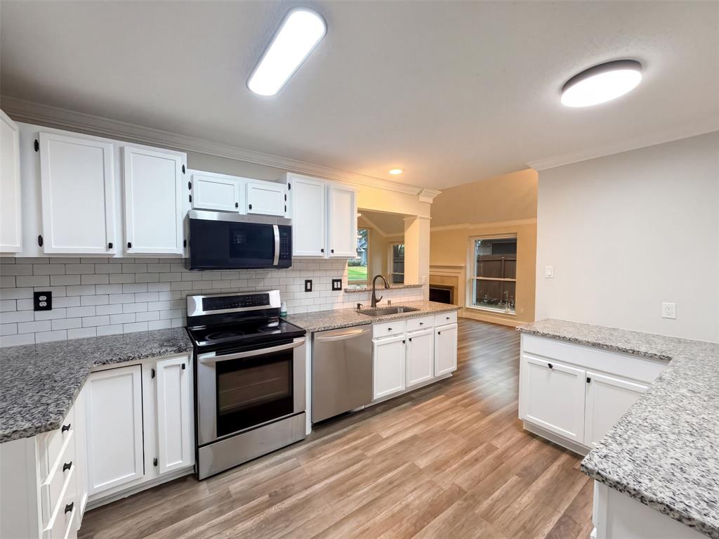 2228 Silverthorn Lane