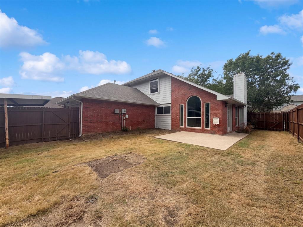 2228 Silverthorn Lane
