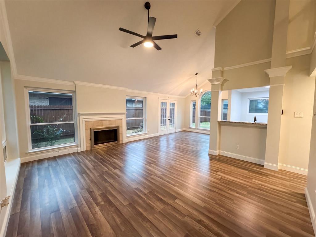 2228 Silverthorn Lane