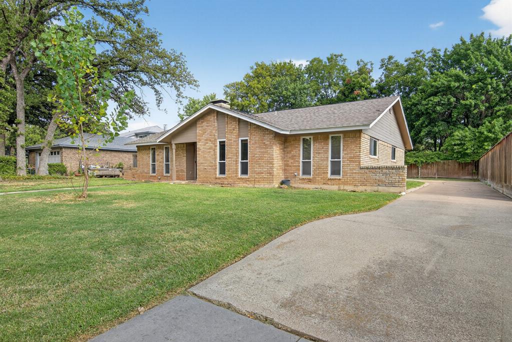 2922 Canyon Drive