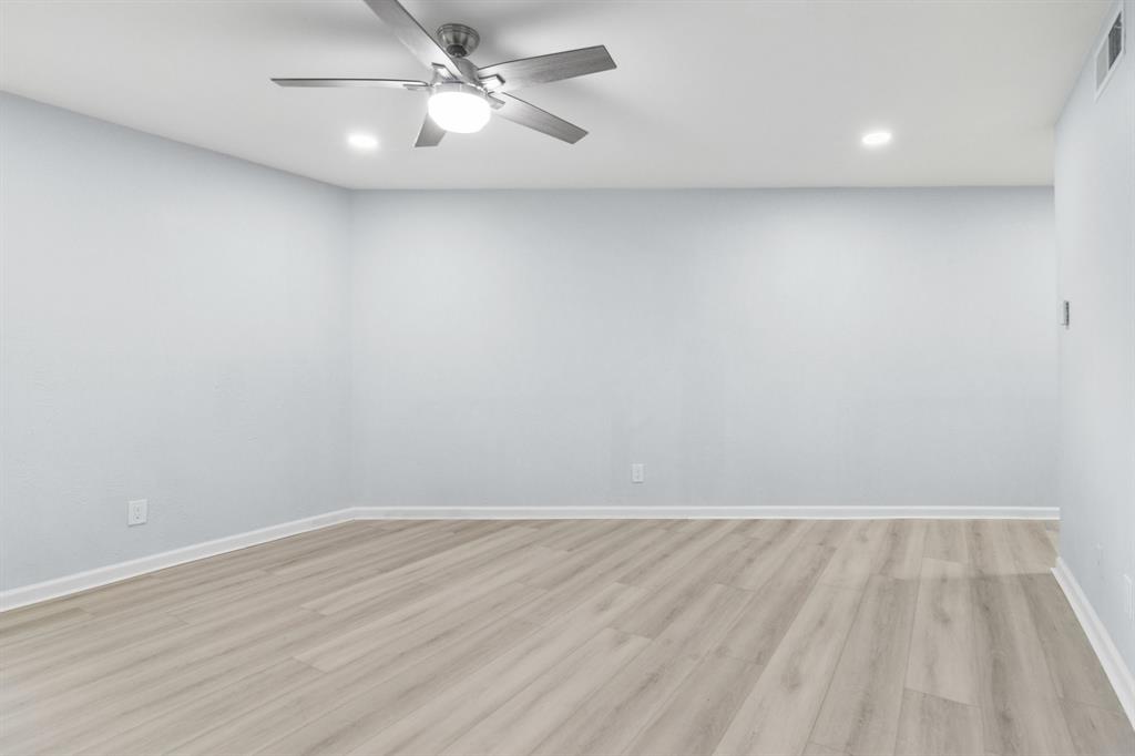 University Place Condo - Residential