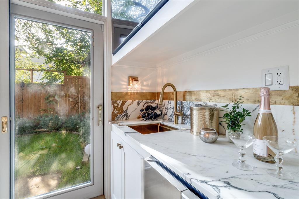 Sale St Twnhms - Residential