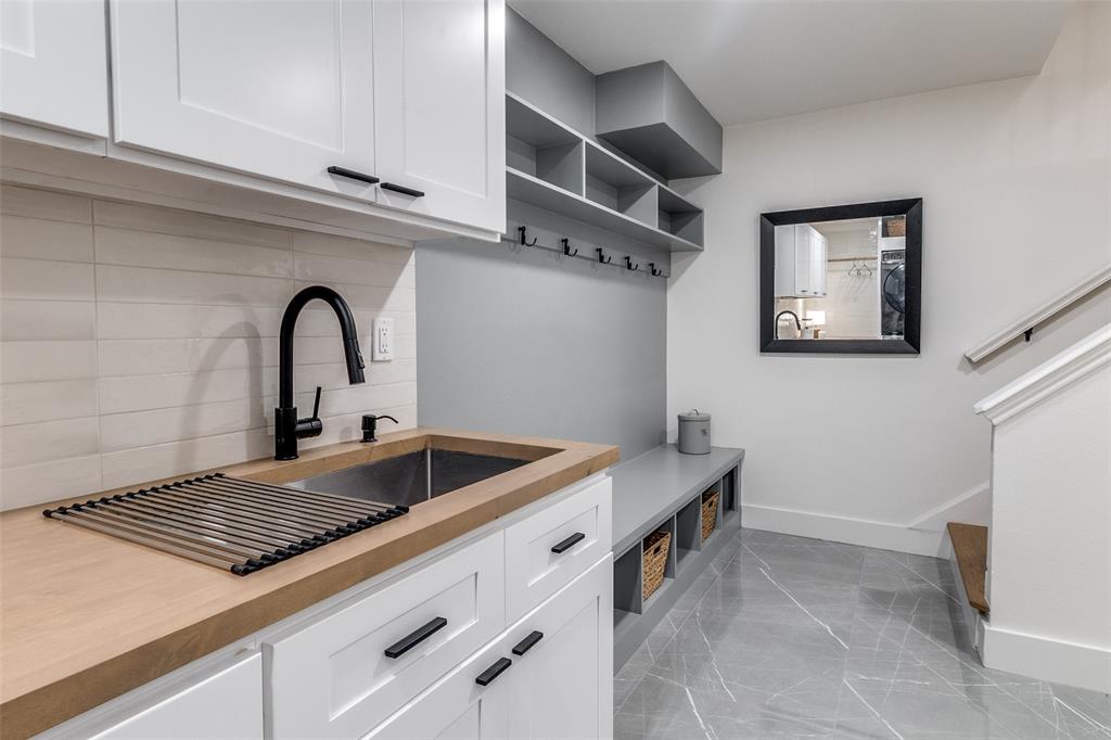 Sale St Twnhms - Residential