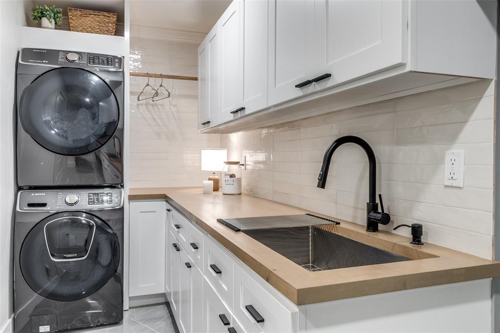 Sale St Twnhms - Residential