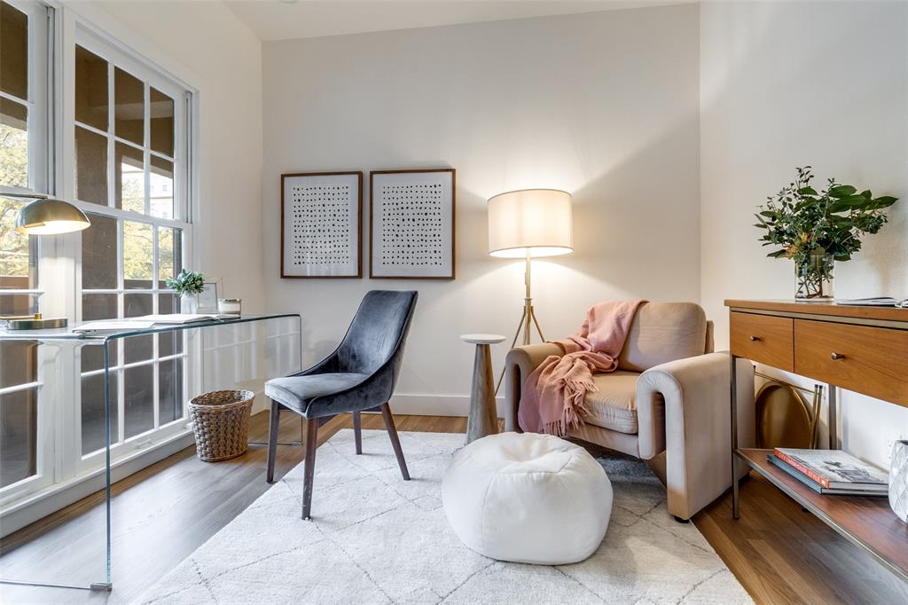 Sale St Twnhms - Residential