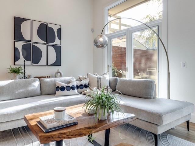 Sale St Twnhms - Residential