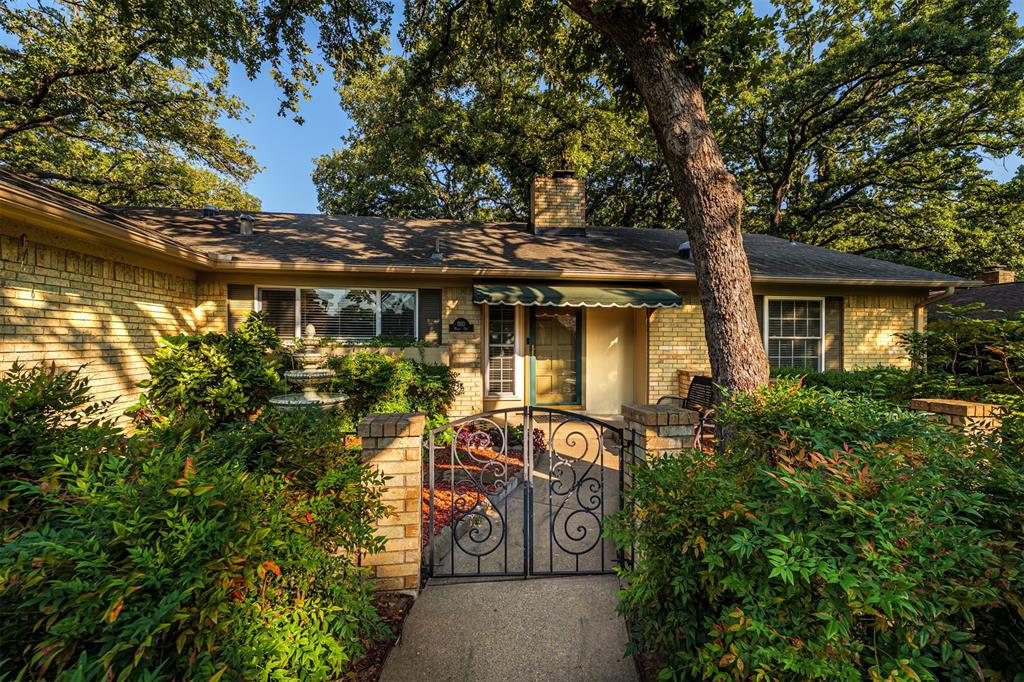 1810 Holm Oak Street